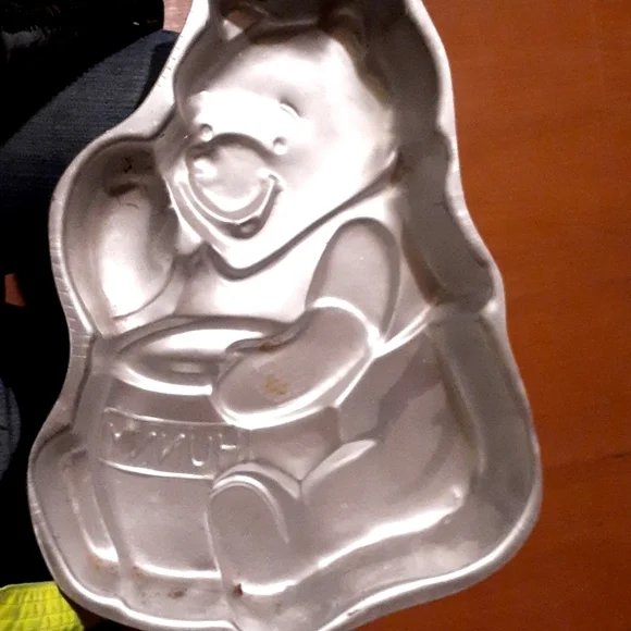 Wilton Disney WINNIE THE POOH Cake Pan - Picture 2 of 3